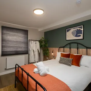 Benjamin By Koya Homes - 3 Double Bedroom Apartment, Centre, Free Parking Guest house